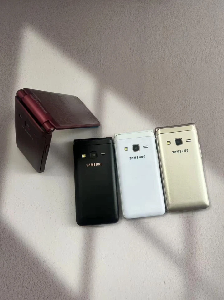 Samsung Galaxy Folder 2- G1600 Unlocked 4G Android dual SIM global Smartphone - Image 3 of 4