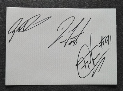 B947 Romain Dumas Richard Lietz Brendon Hartley Autogramme auf A5 Karte