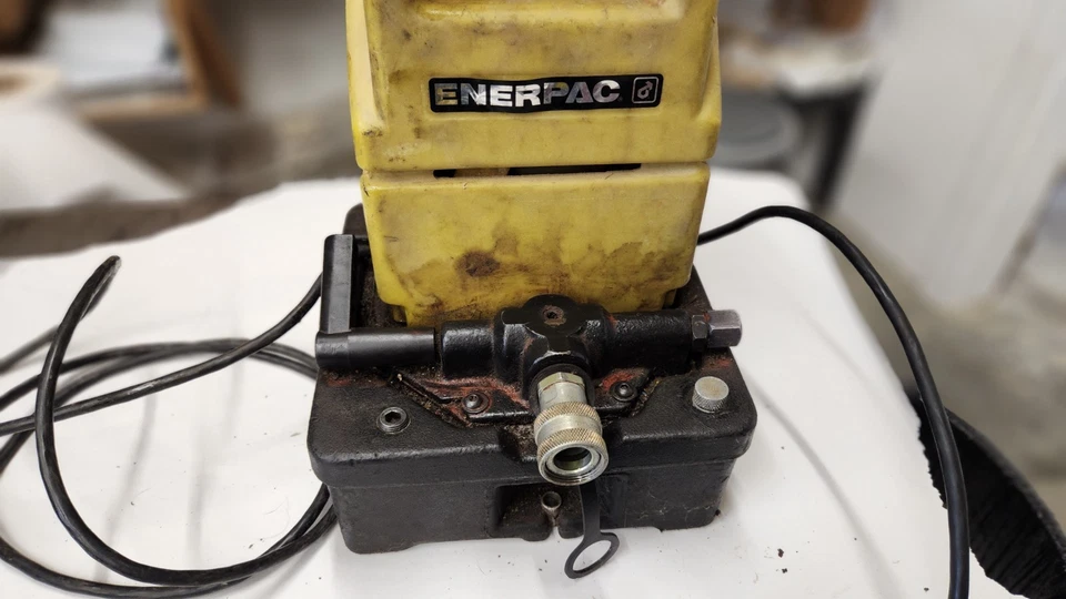 Unidad de potencia de bomba hidráulica Enerpac PUJ1200B 115V con colgante remoto 10k-PSI Foto 3 de 4