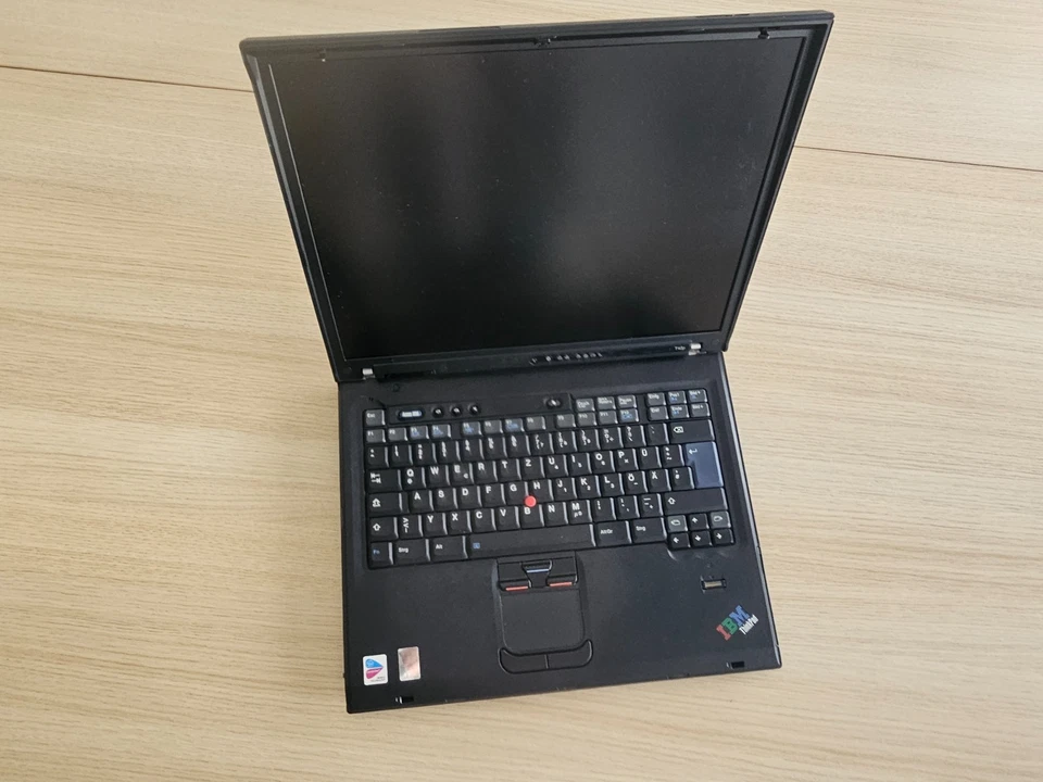 IBM ThinkPad T42p - Pentium M 2,1 GHz - mit Netzteil - Schwarz - Bild 2 von 4