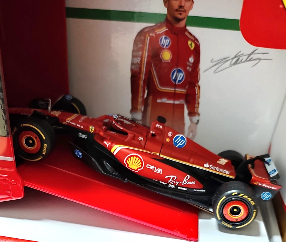 BURAGO 1:43  CAMION FERRARI IVECO S-WAY 570 CON AUTO F1 SF-24 LECLERC   18-36867 - Immagine 2 di 2