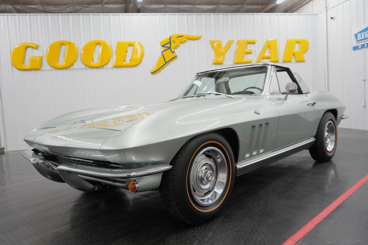 1970 Yellow Chevrolet Corvette   | C3 Corvette Photo 2