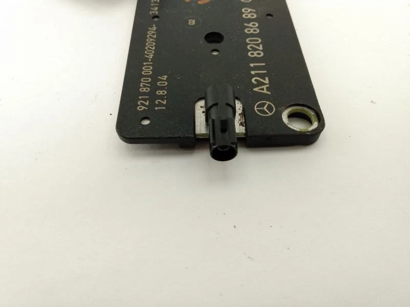 MERCEDES BENZ SLK 280 350 R171 Antenna Amplifier Stereo Splitter 05-11 - Image 3 of 4