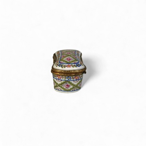 19th C. Porcelain Pill Box with Severe Mark - Picture 4 of 6