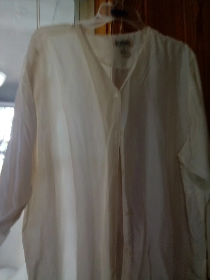 Camisa Bogari 100 % seda con botones para mujer talla M marfil cuello en V Foto 2 de 4