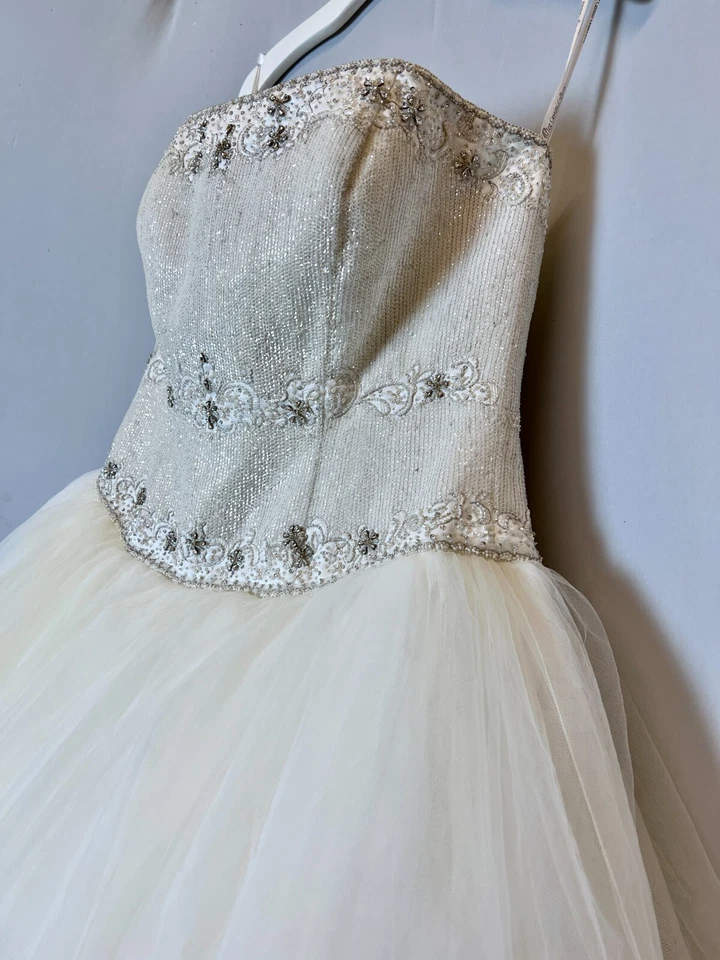 Vestido de novia Oleg Cassini para mujer 16 princesa vestido de baile sin tirantes cuentas brillante Foto 2 de 4