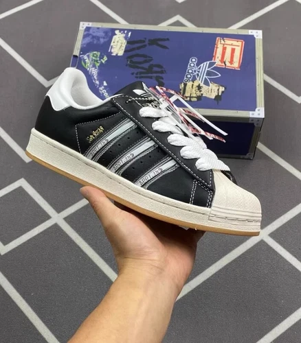 IH1313 Korn Adidas Originals Superstar Bianco e Nero Edizione Uomo e Donna 