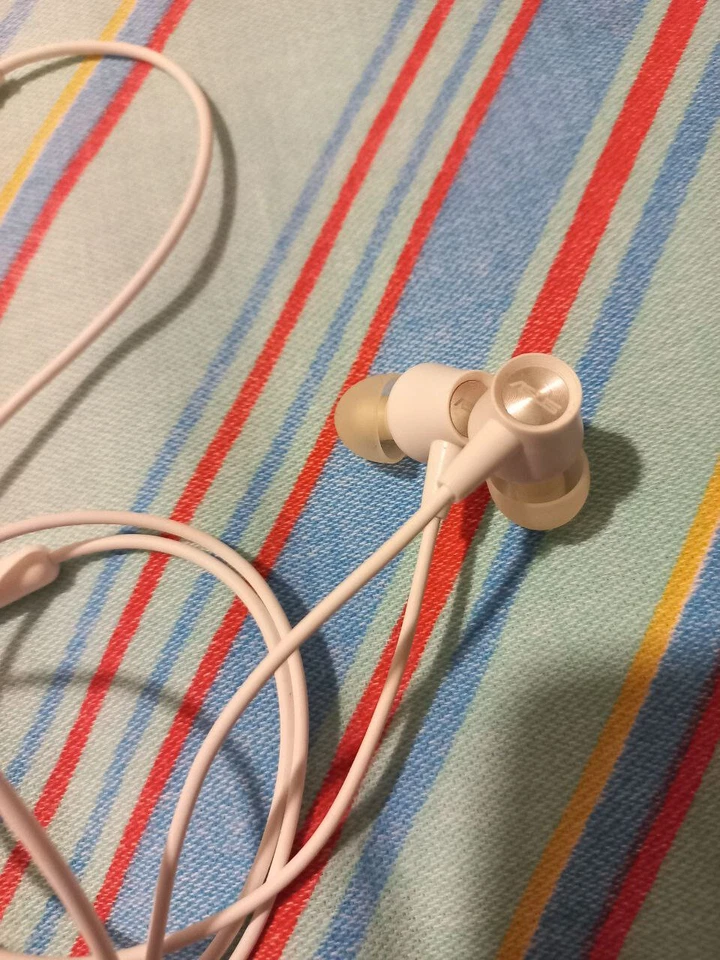 CUFFIE AURICOLARI IN-EAR HEADSET ORIGINALI ASUS PER ZENFONE 4 MAX (BIANCHE) - Immagine 2 di 2