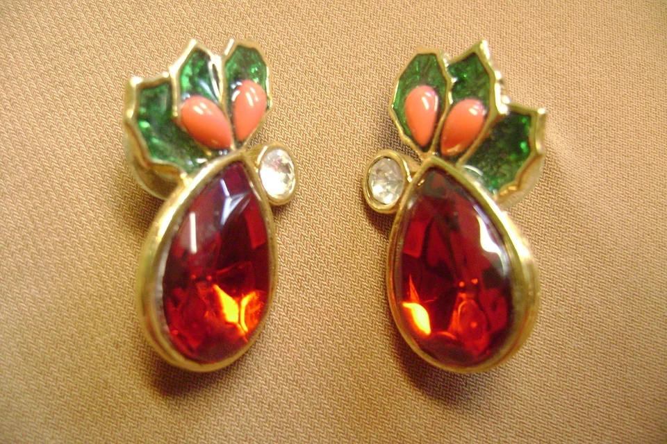 PENDIENTES PERFORADOS AVON ACEBO Y HOJA ESMALTADA CRISTAL ROJO NAVIDAD POST Foto 2 de 4