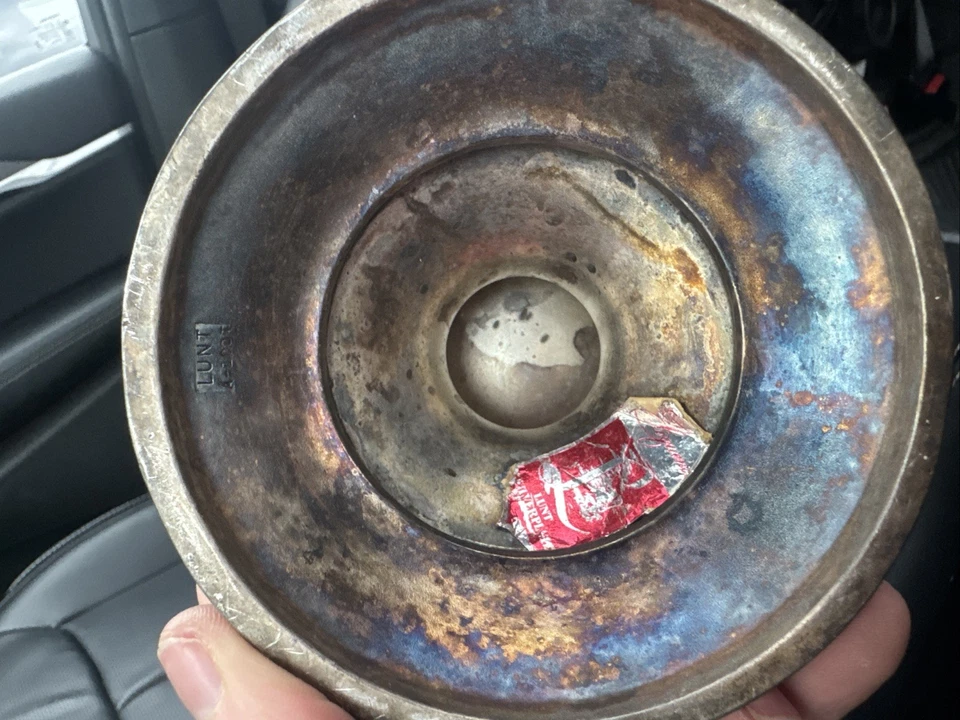 Cafetera Lunt Eloquence plateada A100 patas ornamentadas rollo floral 123/4" Foto 2 de 2