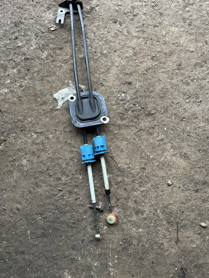 Cables de palanca de cambios Mitsubishi Colt Czt/ralliart usados funcionando 05-13 60 k millas Foto 2 de 4