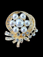 Fashion Flower Brooch Pearls Rhinestones Women Bridal Pin Bouquet Embellishment