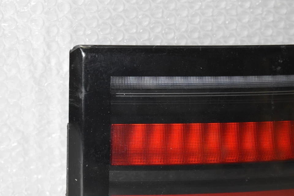 Luz traseira interna esquerda para LAND ROVER Discovery V 16 2021 - LR144112 - Imagem 2 de 4