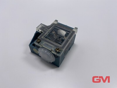 Klöckner Moeller Endschalter AT11a-2-i limit switch 220/380V 6/4A Grenzschalter