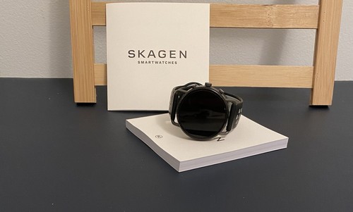 SKAGEN Model DW10S1 Smartwatch - Picture 2 of 5