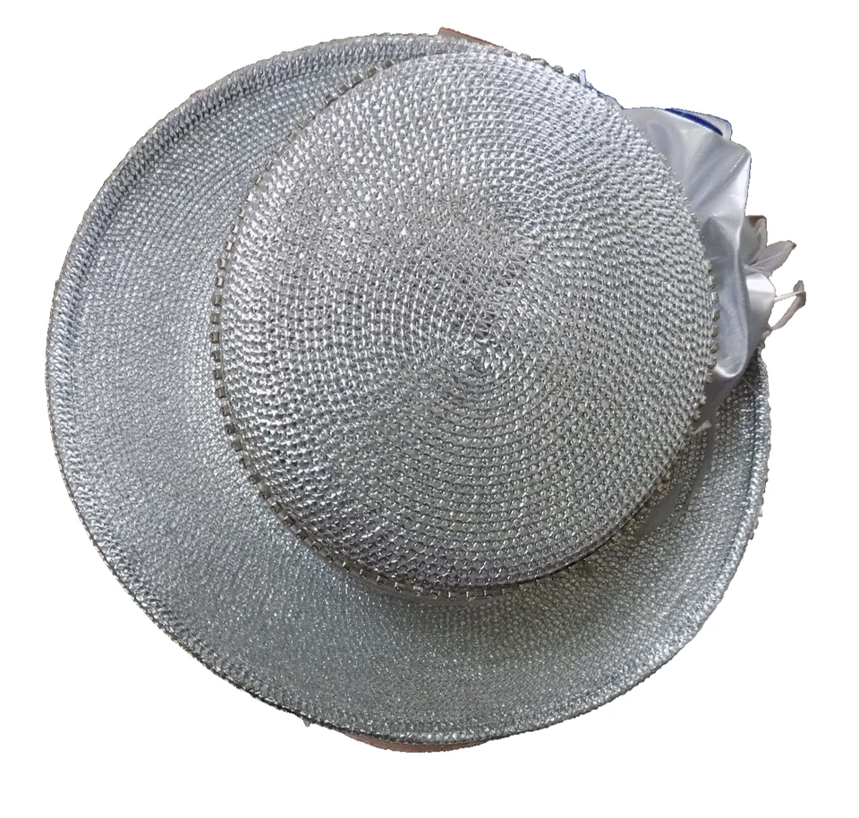 Vestido Derby Portofino by Juliana Plateado Ala Ancha Estrás Satinado Lazo Tejido Sombrero Foto 4 de 4