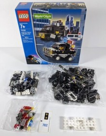 POLICE 4WD and UNDERCOVER VAN, Lego World City: Police 7032 - NEW in Sealed Box!