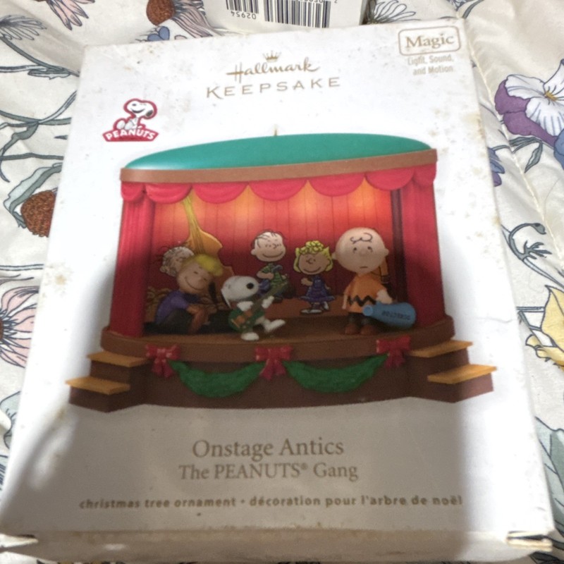 Hallmark Keepsake Peanuts Onstage Antics Magic Light Up Sound Motion Ornament