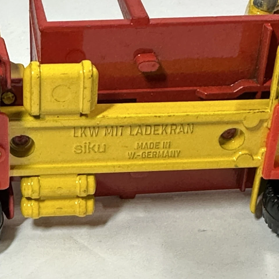 Diecast Toy Truck Tandem - SIKU LKW MIT Ladekran - MAN Diesel w/ Crane & Trailer - Image 2 of 4