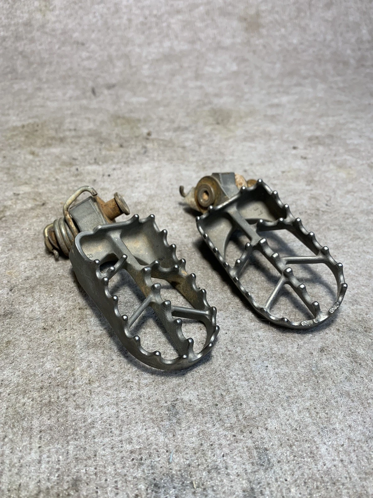 2006 04-07 YZ125 YZ250F YZ 250F Foot Pegs Step Foot Peg Pair Left Right OEM