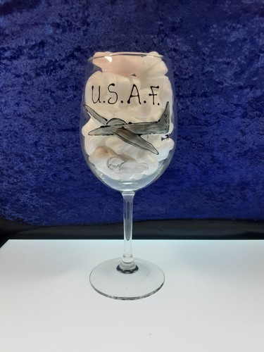 "USAF / Above All" handbemalt auf gestieltem Weinglas - NEU - Bild 1 von 4