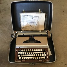 Vtg Penncrest Caravelle #12 Portable Typewriter with Hard Case Rare J.C. Penney thumbnail