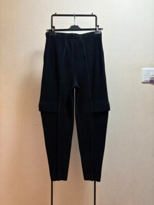 ISSEY MIYAKE Men's HOMME PLISSE Pleated Cargo Pants Black