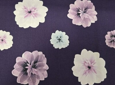 4,5 Meter 100 % Baumwolle mit Metallic 112 cm breite Blumen auf dunkelviolett 