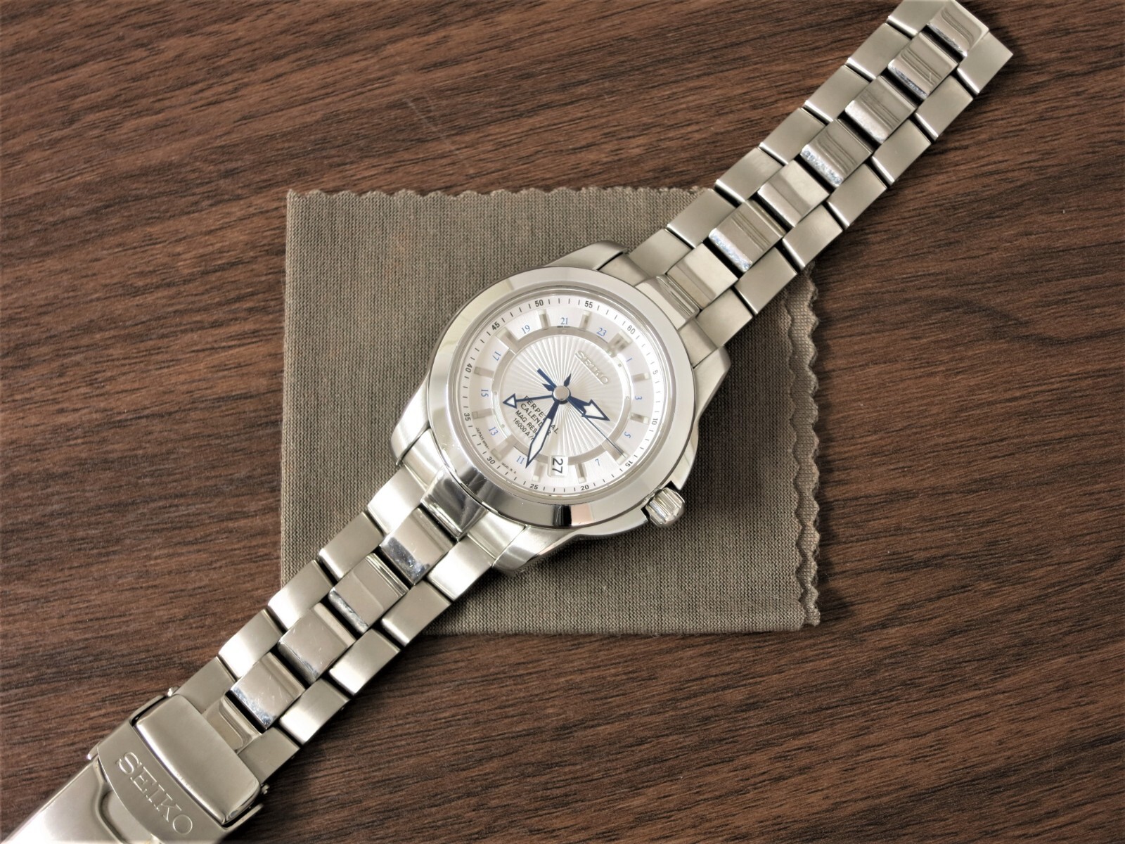 SEIKO GMT 8F56-00F0 プロスペック 8F56 GMT 最 安値 で