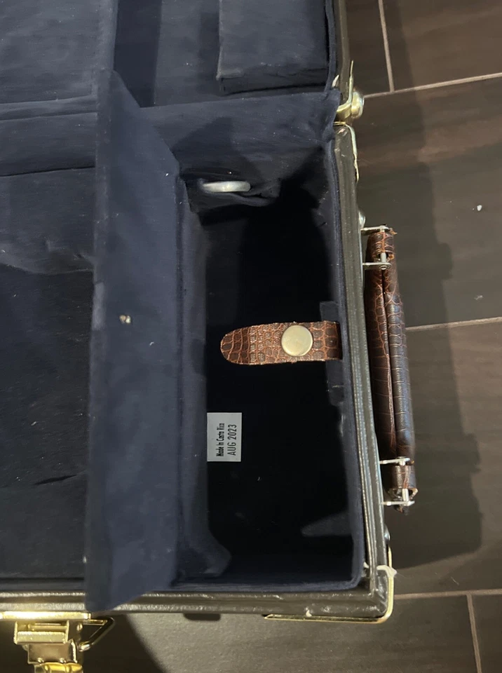 BACH TROMBONE CASE: FITS 36B, 36BO, 42B AND 42BO F-ATTACHMENT TROMBONES - Image 3 of 3