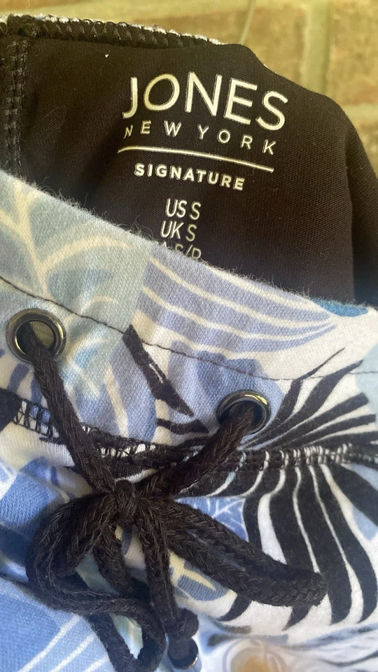 Skort Jones NY Pequeno Pull-On Signature Folha Azul Floral Tropical com Bolso Frontal - Imagem 4 de 4