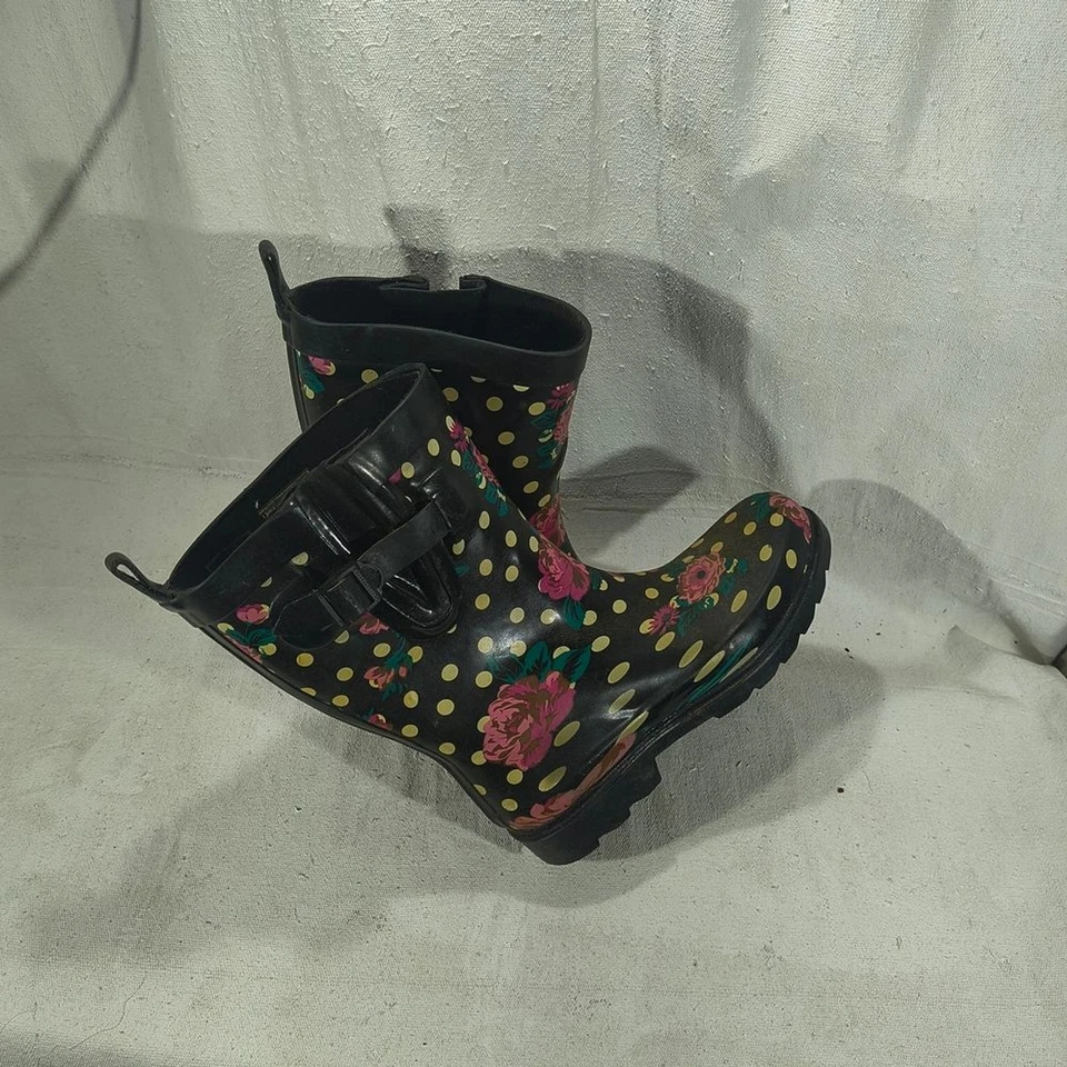 Botas de lluvia/nieve Capelli negras con patrón floral para mujer talla 8 "Wellies" Foto 2 de 4