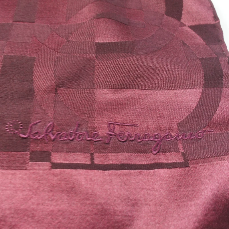 RARO Auténtico Vintage Salvatore Ferragamo Logo Lujo Chal Bufanda de Seda Foto 4 de 4