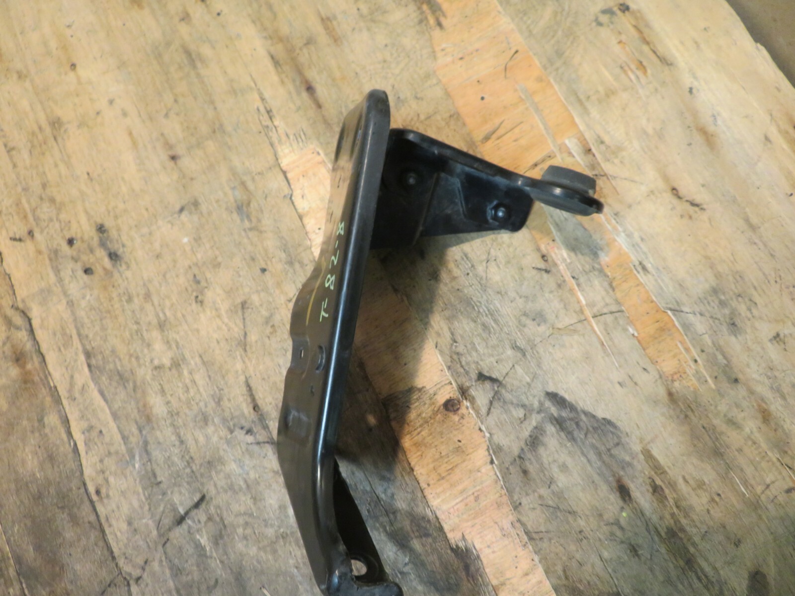 2014-2017 MASERATI GHIBLI DRIVER SIDE RADIATOR INTERCOOLER BRACKET SUPPORT OEM