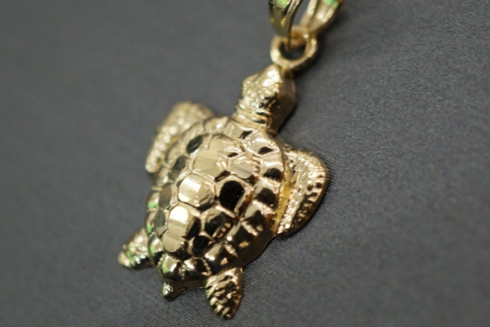 14K Solid Yellow Gold 0.8" Beautiful Diamond Cut Turtle Charm Pendant.
