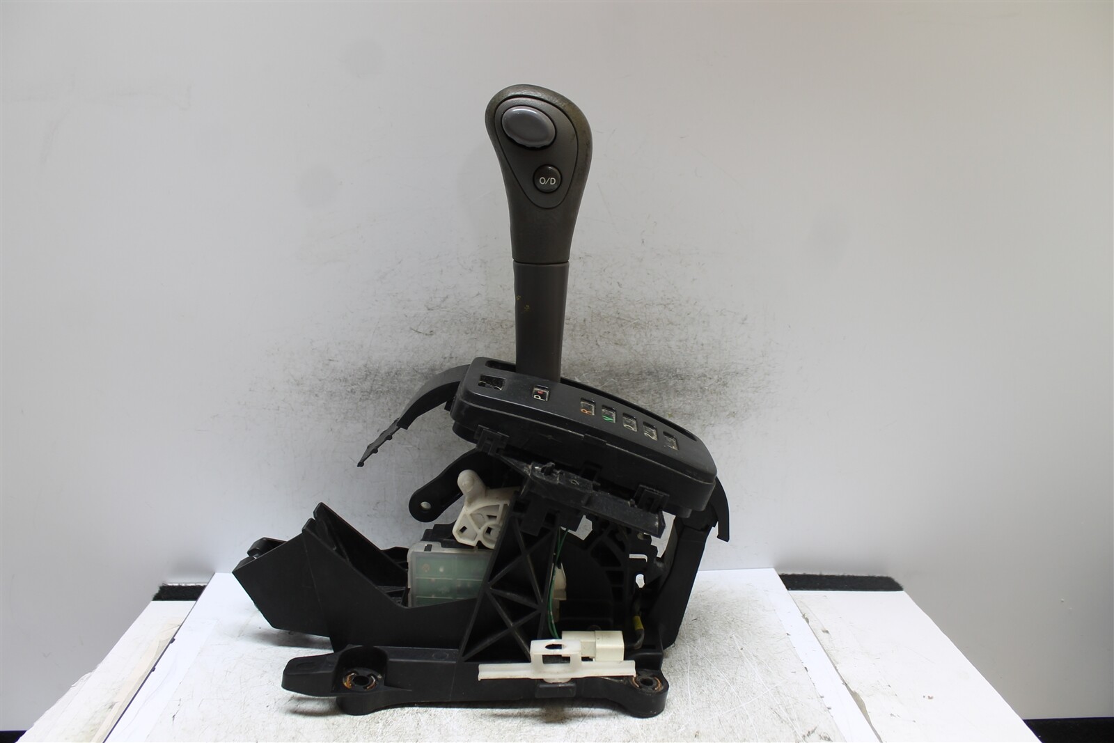 2008 Toyota Corolla Transmission Gear Shifter Selector Assembly OEM 642