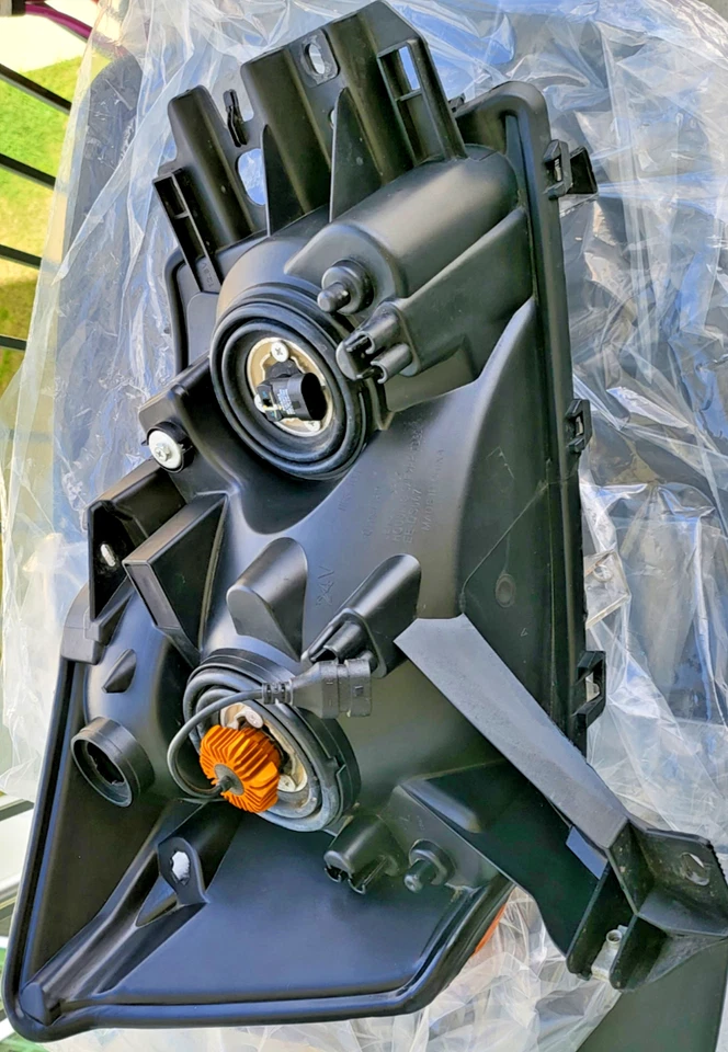 2008-2015 Nissan Titan Headlights Pair Driver & Passenger Side Qingtian OEM Used - Image 3 of 4