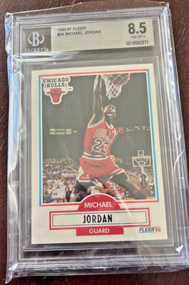 1990 Fleer #26 Michael Jordan Rare (ERROR- No black line on back)  Beckett 8.5