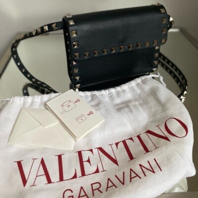 Valentino Garavani Black Leather Rockstud Flap Crossbody Bag Valentino Garavani Black Leather Rockstud Flap Crossbody Bag