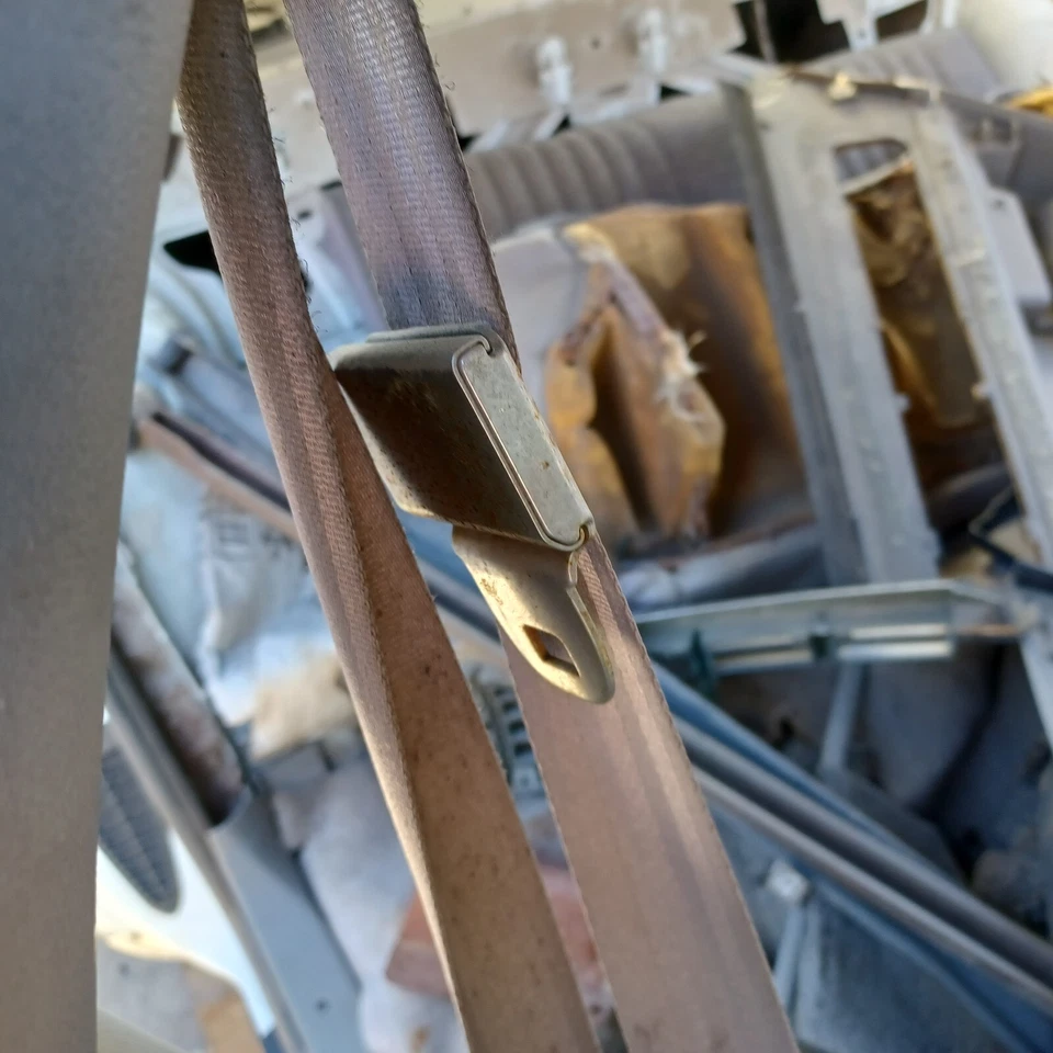 Cinturón de seguridad delantero derecho Caprice Chevrolet GM 95 retractor usado Foto 3 de 4