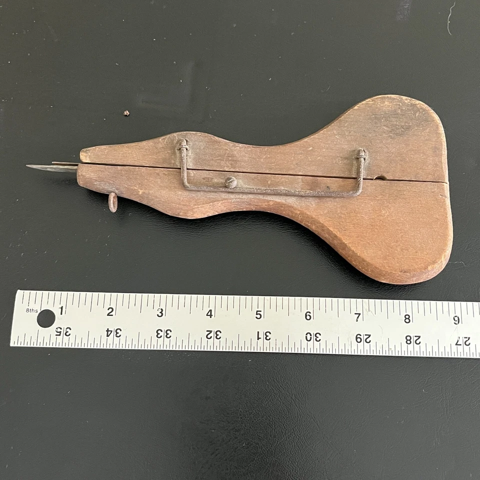 复古古董 E Ross & Co 木制地毯工具穿梭,钩打孔,1881 年 12 月 27 日 — 第 2/4 张图片