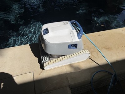 Pentair Prowler 920 Robotic Pool Cleaner, Dolphin Maytronics 360400 Power Supply