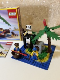 LEGO Pirates: Shipwreck Island (6260), 100% complete with instructions and box.