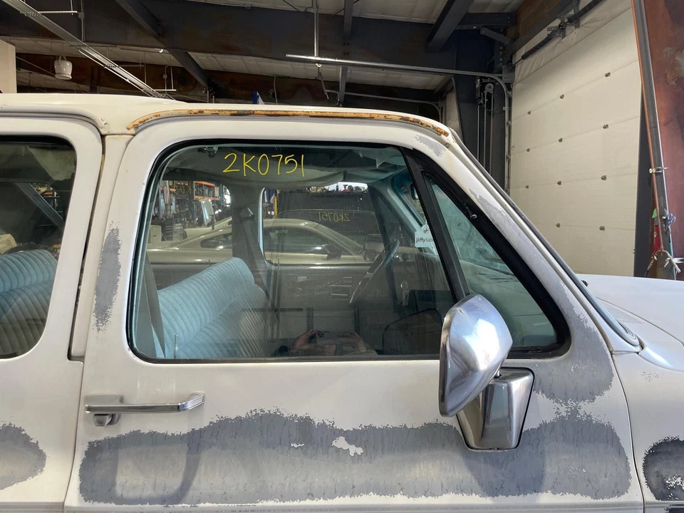 77-91 SUBURBAN 1500 Passenger RH Olympic White-50U Power Door Shell — 第 2/4 张图片