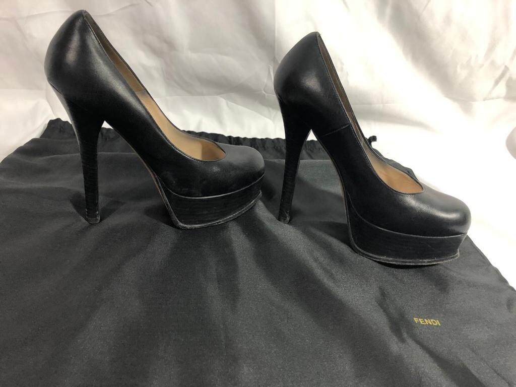 VIP【関税送料無料】希少 FENDI BLACK PUMPS Authentic Fendi Women's Shoes High Heels Black Pump Leather