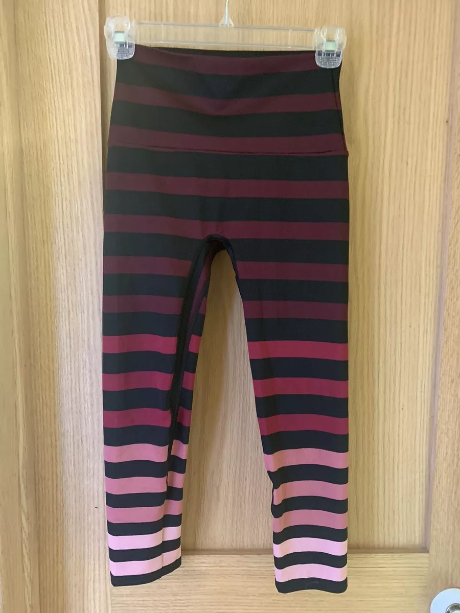 K-Deer Burgundy Red Ombré Stripe Capri Legging Small