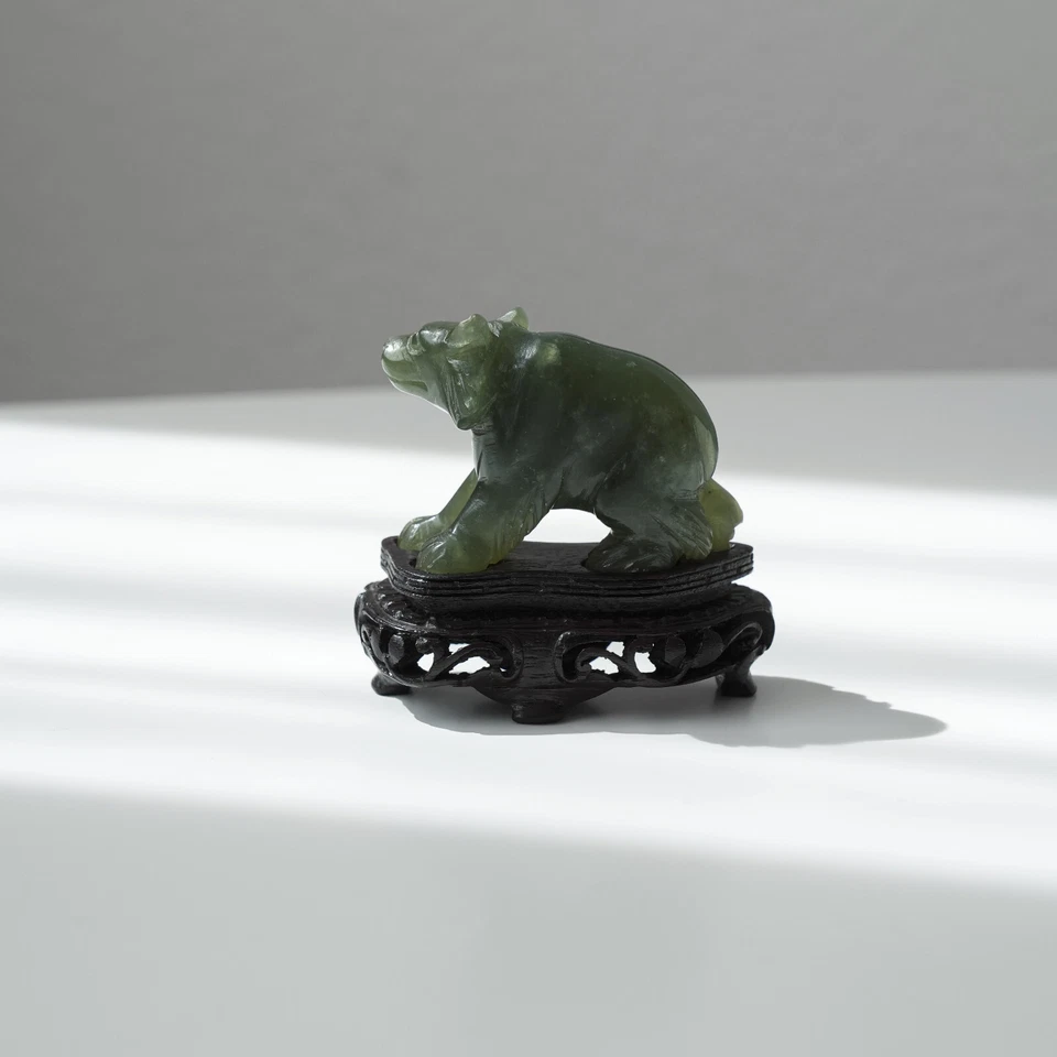 Fofo par de ursos de jade da dinastia Qing – jade verde imperial - 7 x 5cm / 2,8 x 2 polegadas - Imagem 3 de 4