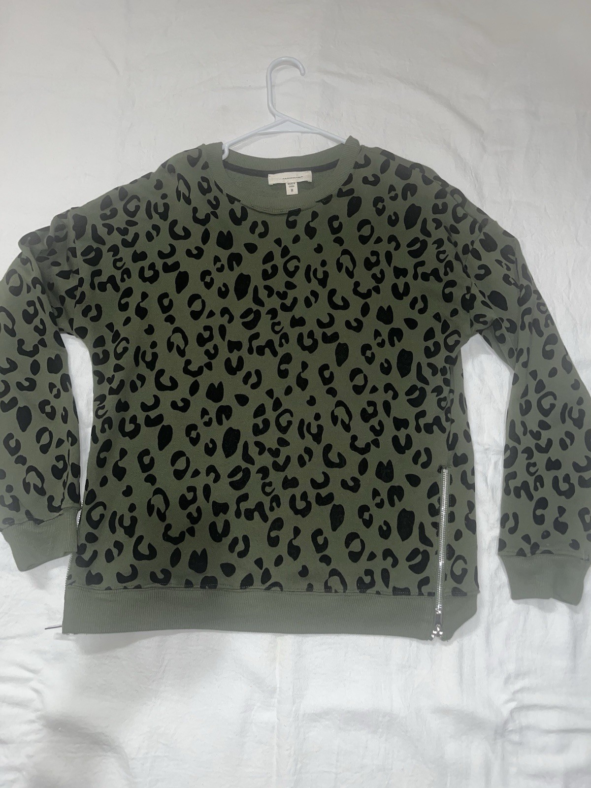 Grayson Threads Green Leopard Print Pullover Swea… - image 1