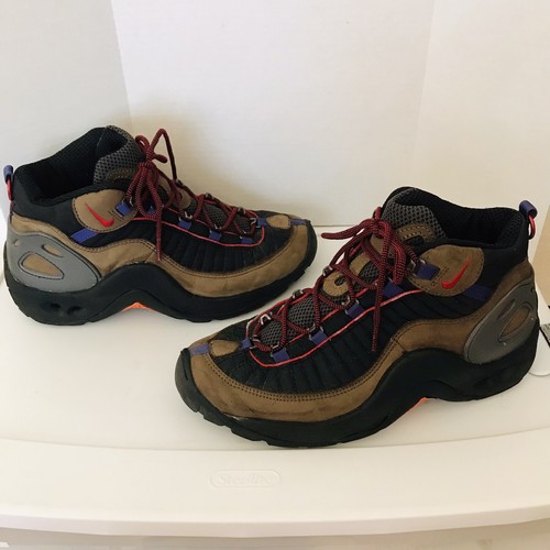 acg hiking sneaker