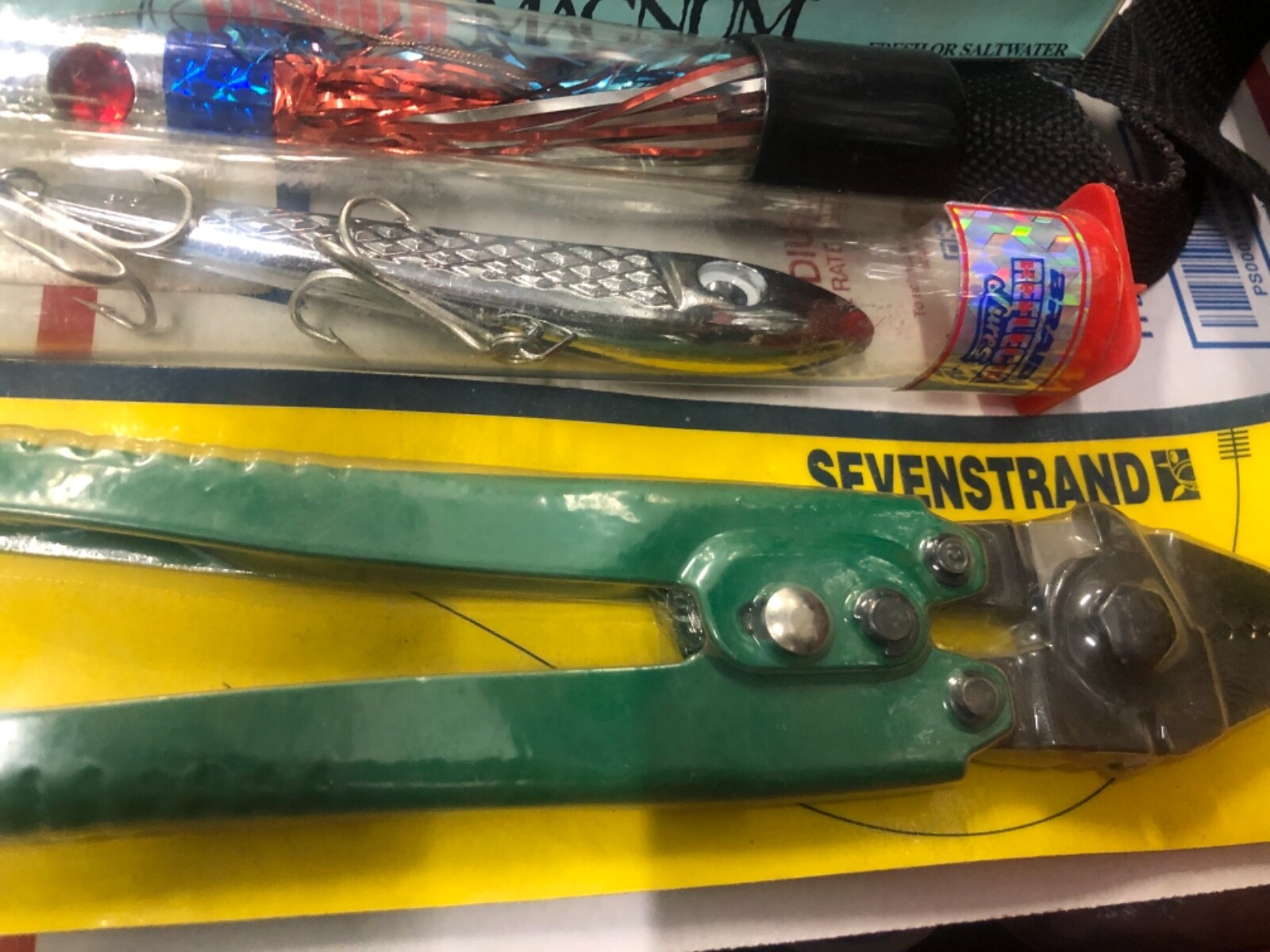 14-TROLLING FEATHERS BELT CARRIERS RAPALA BRAID JIG TOOLS GREAT LOT - Image 14